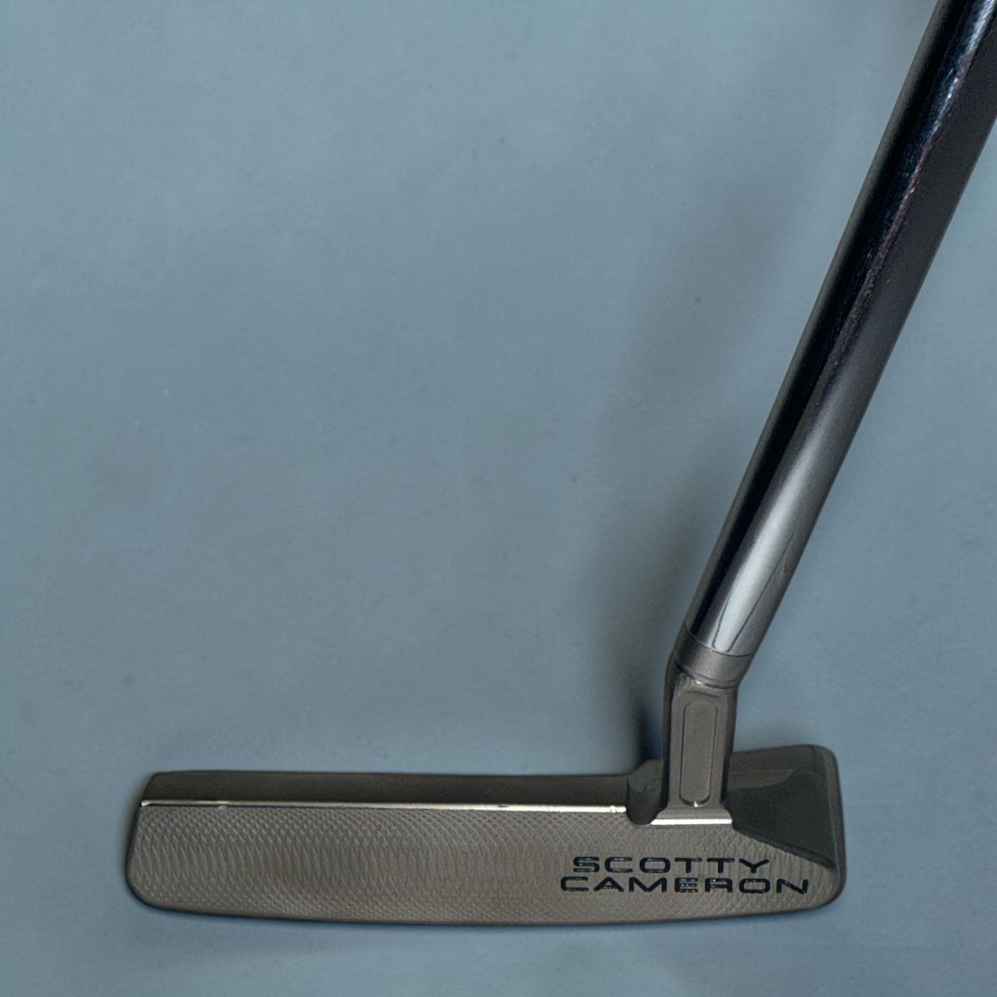Pre-Owned Scotty Cameron Super Select Newport 2.5+ with Scotty Cameron Custom Shop Grip Excellent Condition