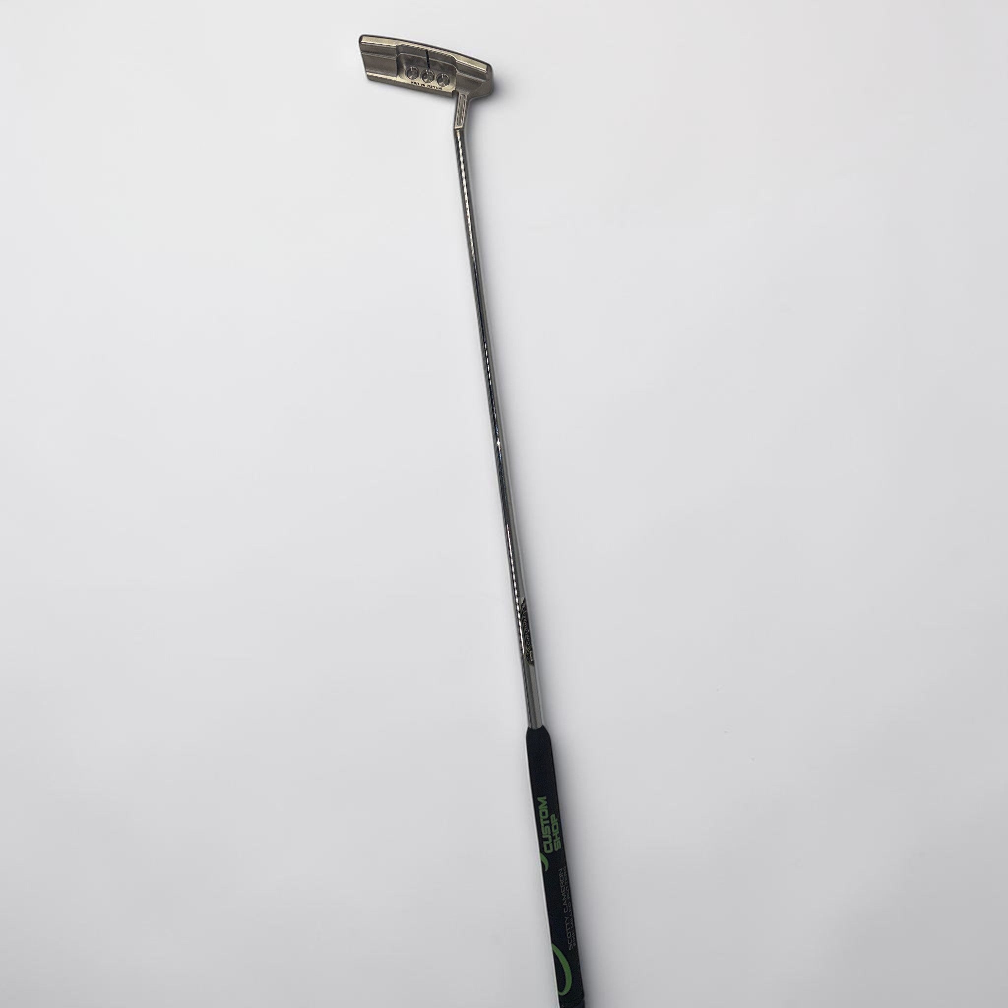 Pre-Owned Scotty Cameron Super Select Newport 2.5+ with Scotty Cameron Custom Shop Grip Excellent Condition