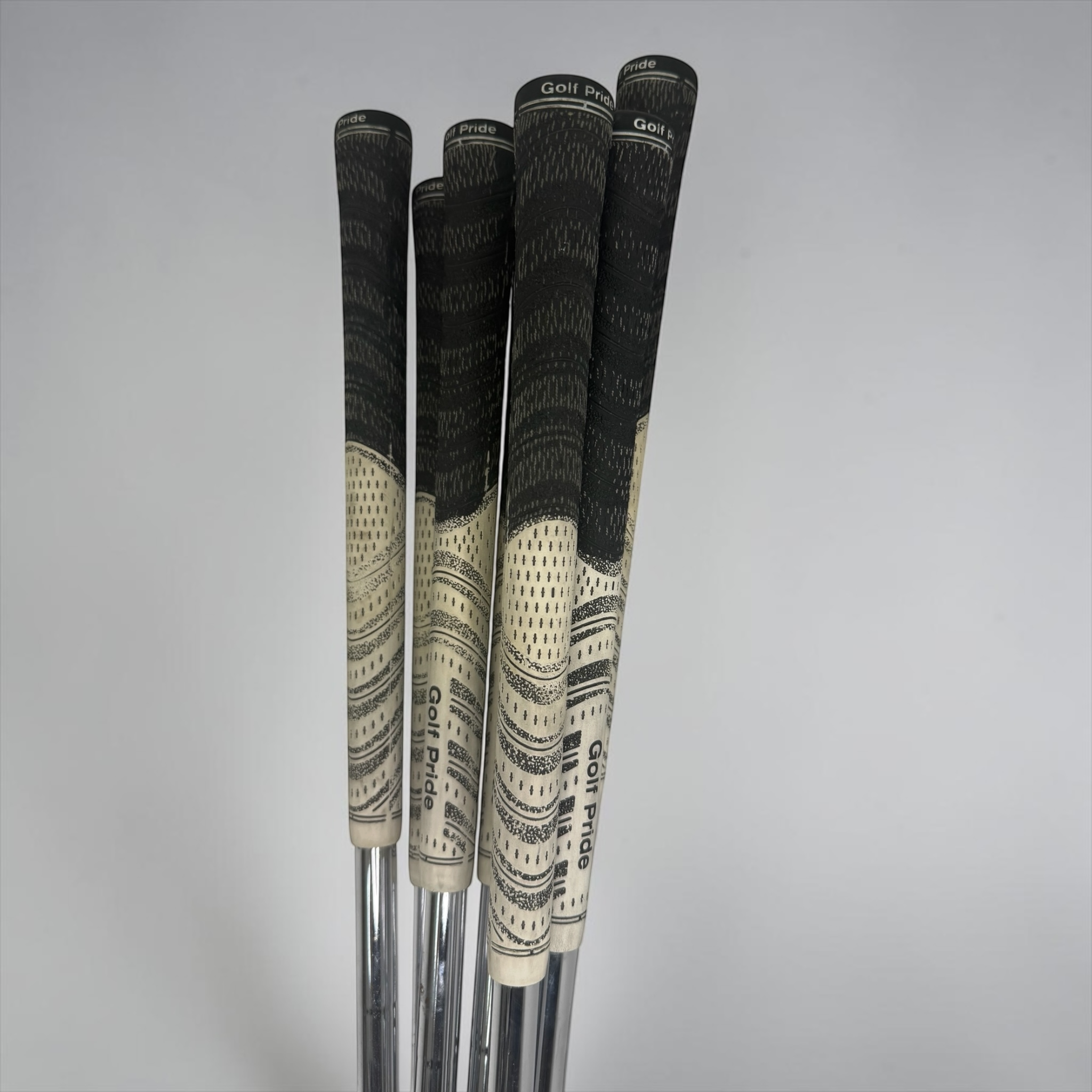 Pre-Owned TaylorMade 2023 P770 4-PW with Dynamic Gold 105 X100