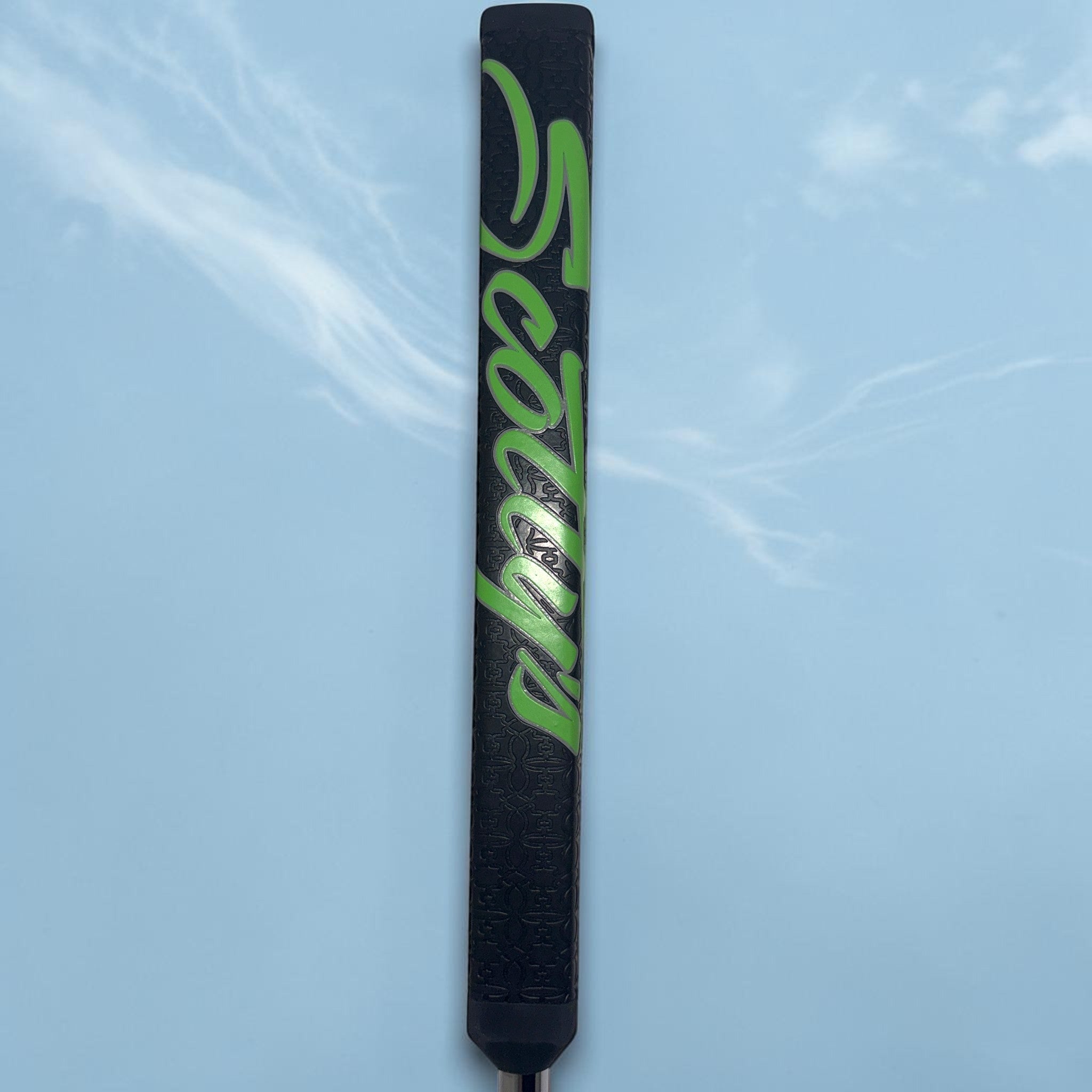 Pre-Owned Scotty Cameron Super Select Newport 2.5+ with Scotty Cameron Custom Shop Grip Excellent Condition