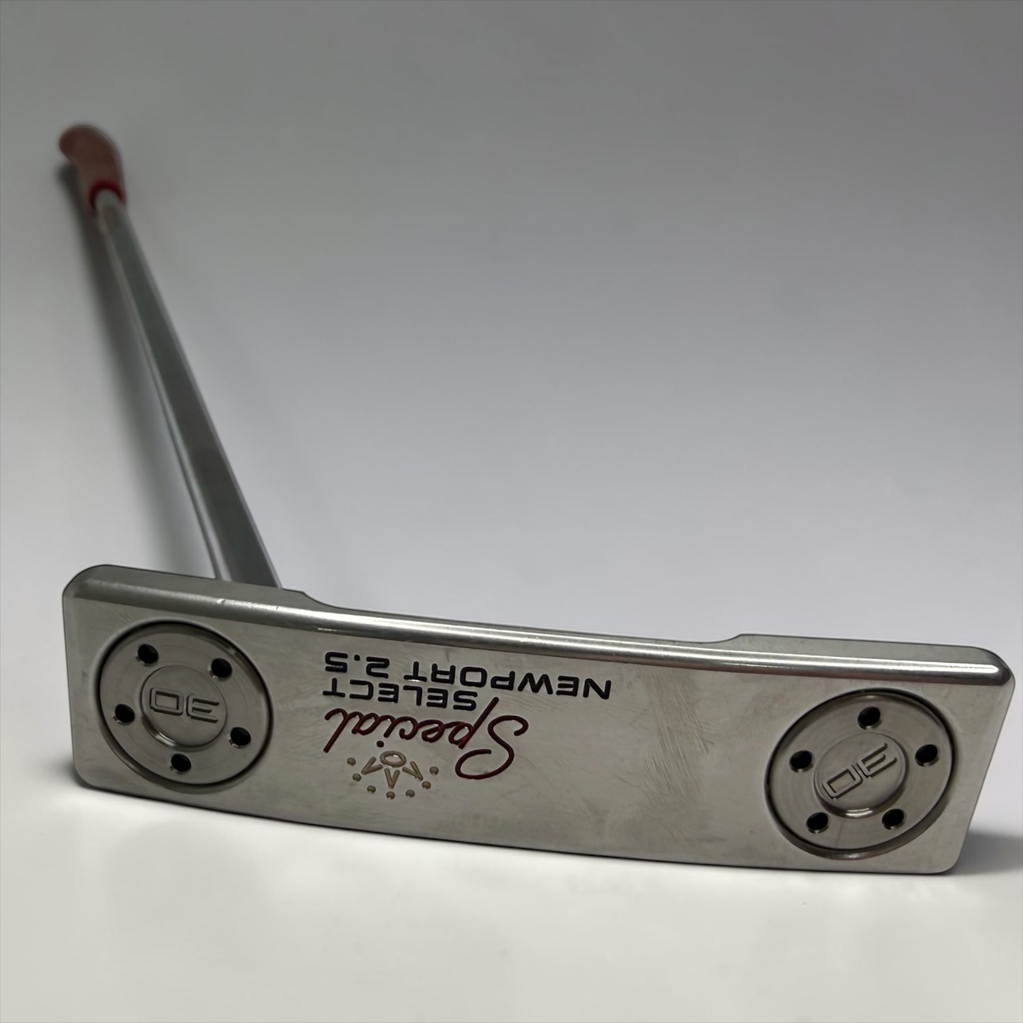 Pre-Owned Scotty Cameron Special Select Newport 2.5 with Scotty Cameron Red Grip